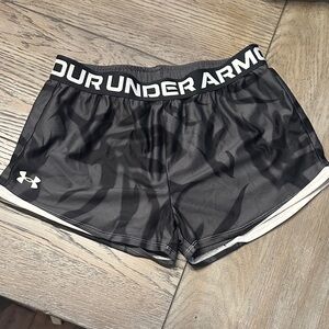 Under Armour Girls Black and Gray Design Shorts